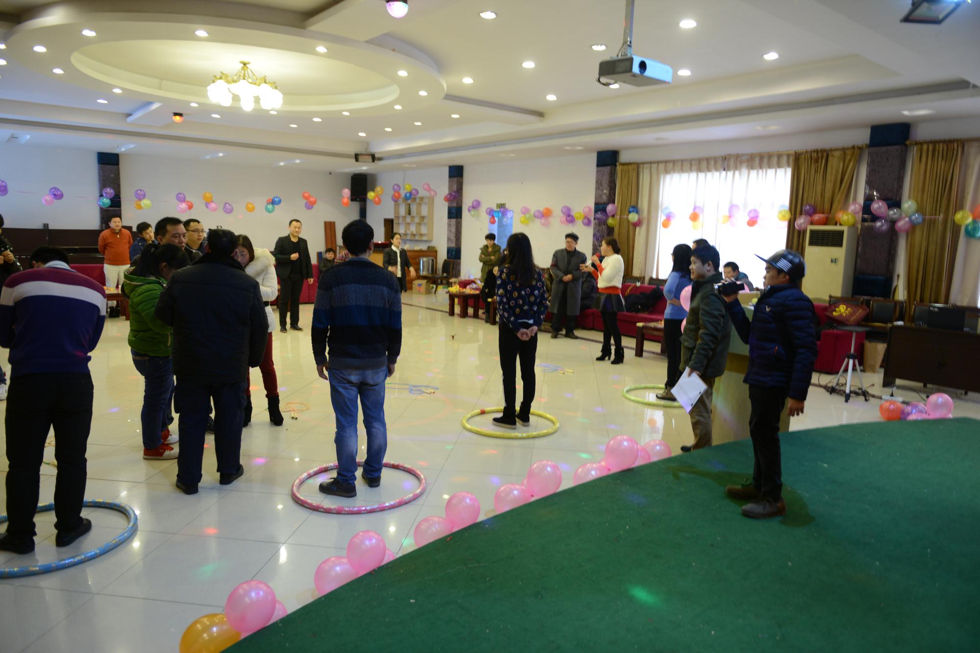 游戲一：呼拉圈、跳繩、踢毽接力.jpg