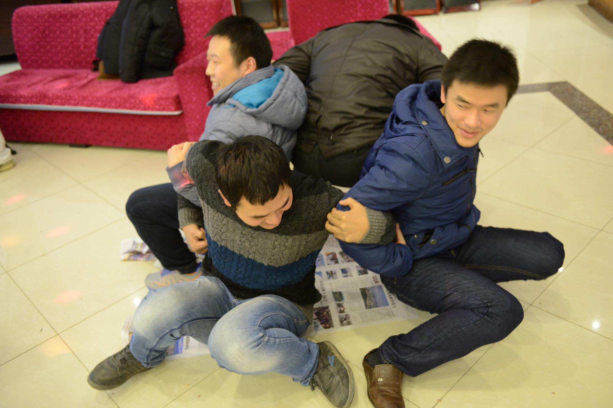 游戲二：坐地起身2.jpg